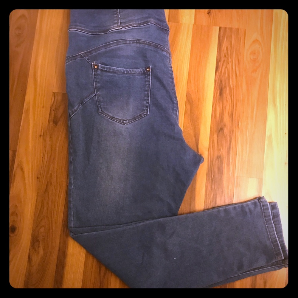 Sculpting skinny jeans